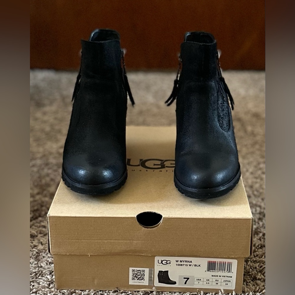 UGG Myrna Women’s Black Ankle Boot size 7